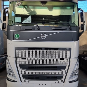 VOLVO  .