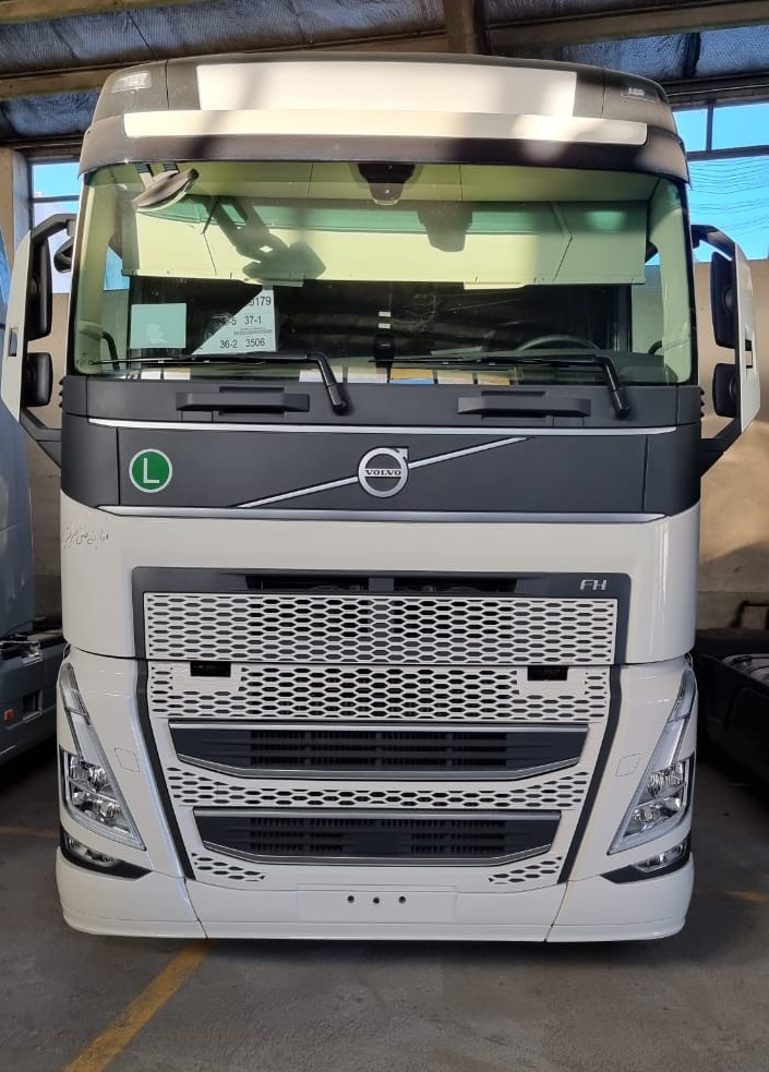 VOLVO  .